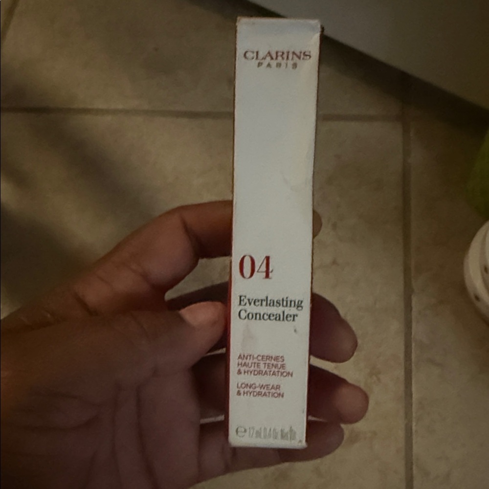 Clarins Everlasting Concealer in Shade 04